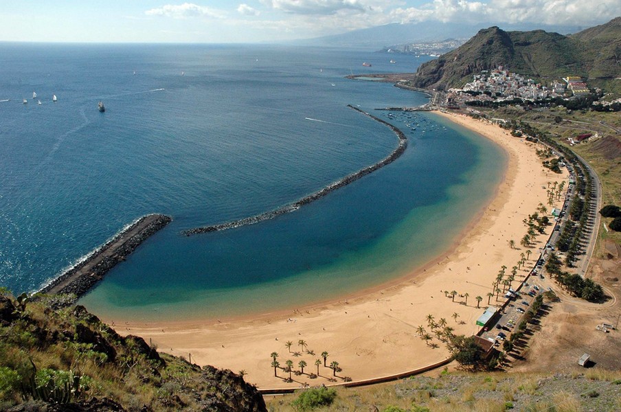 Вид на Плайя де лас Тереситас со смотровой площадки над пляжем